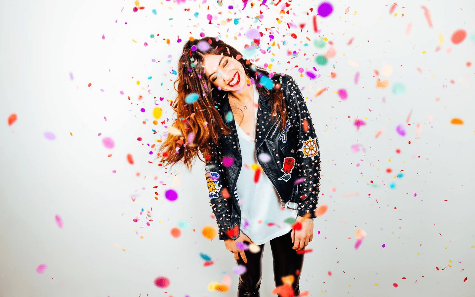 woman celebrating because she uses cannabis for fibromyalgia
