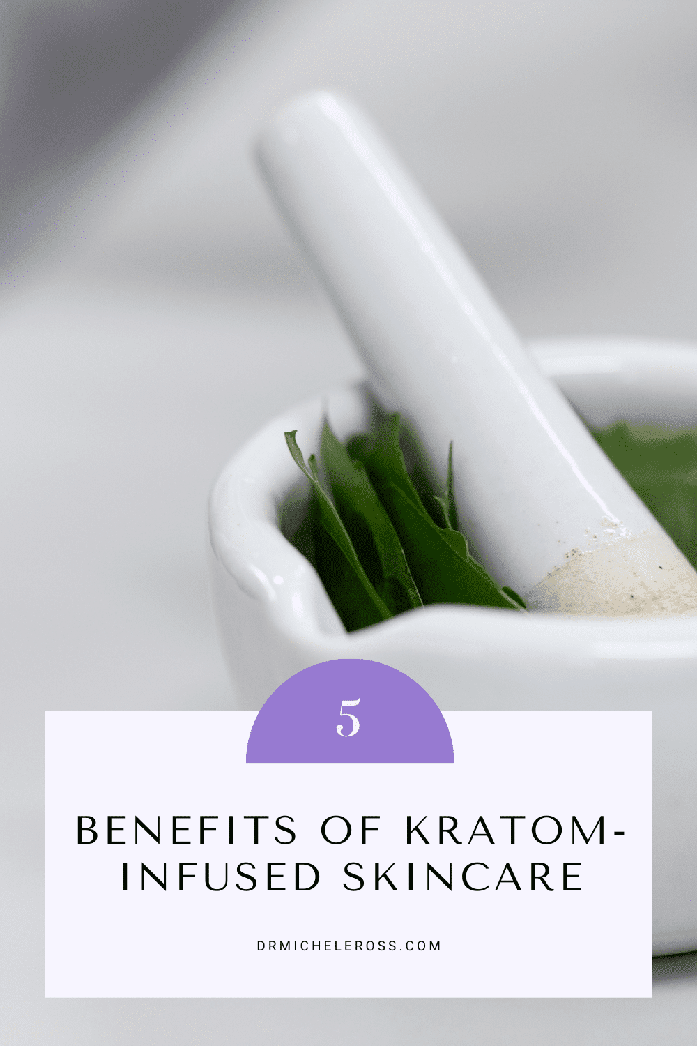 mortar and pestle with kratom leaves in it for facemask skincare